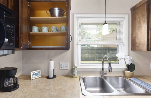 Lee's Summit House | Mins to Stadium Sleeps 4 Fenced Yard FIFA Ready