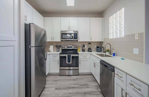 Glendale Sports and Entertainment District Apartment | Mins To Westgate & Stadium | Pool Gym W/D Parking