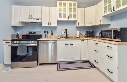 Peoria Heights House | Mint: 4BR, 2BA