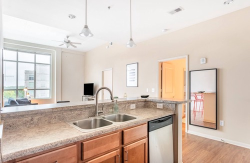 West End Apartment | Mint House Greenville Downtown by Kasa