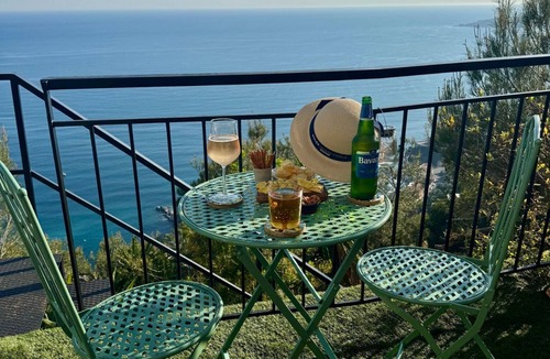 Ventimiglia Apartment | Minutes away are the hambury gardens and the most beautiful beaches on the French Riviera