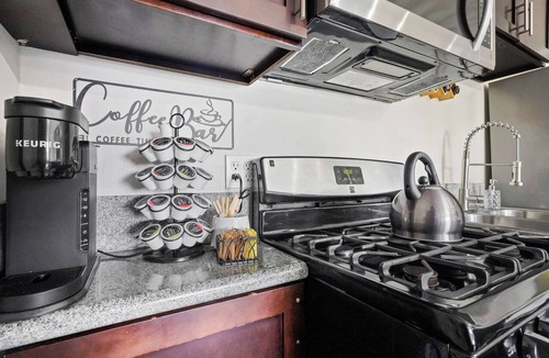 Eastside Apartment | Minutes from Beach - No Cleaning Fee - Free Parking - MAJOR INTERNATIONAL SPORTING EVENT 2026!