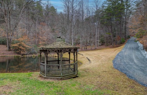 Foxfire Estates Cabin | Minutes from downtown Blue Ridge Hot Tub & Game Room!