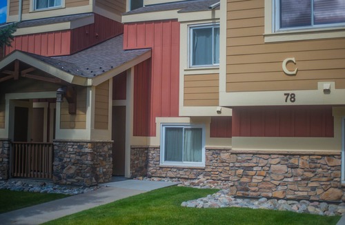 Summit Cove Condo | Minutes From Fun-come Relax And Have A Blast! Flexible Cancellation 1 Bedroom Condo by RedAwning
