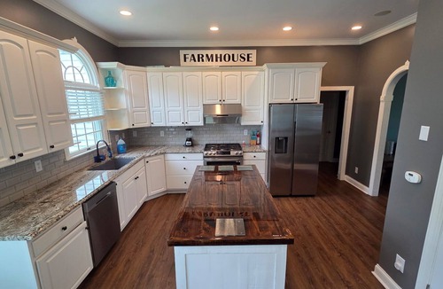 Ocoee House | Minutes from the Ocoee River! Farmhouse that sleeps 18! 3 King Suites!