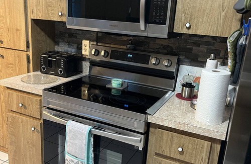 Pine Ridge House | Minutes from the water Sweet Vacation Home Sleeps 6 close to Shops & Restaurants