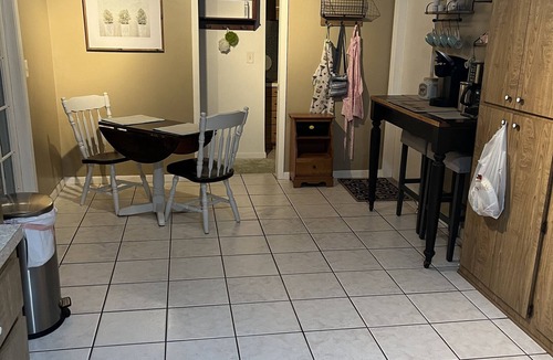 Pine Ridge House | Minutes from the water Sweet Vacation Home Sleeps 6 close to Shops & Restaurants