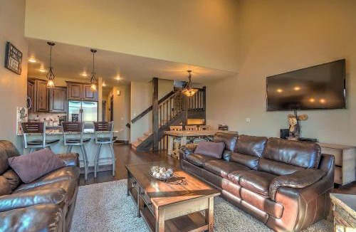 Wildernest House | Minutes from World Class Ski Resorts, Hot Tub!