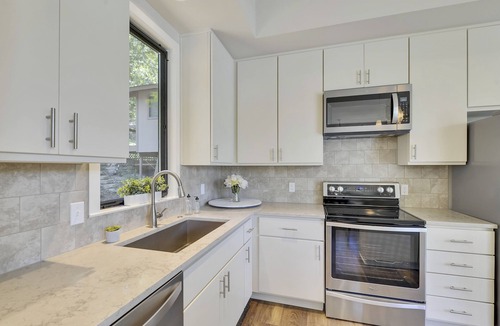 Rio Robles House | Minutes to Downtown Austin: Peaceful Waterfront Retreat with City Access Nearby