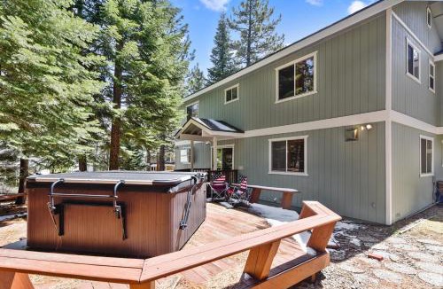Montgomery Estates House | Minutes To Heavenly, Private Covered Hot Tub
