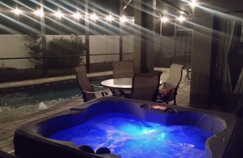 Winter Haven House | Minutes to Legoland. Heated Pool and Private Hot Tub. Relaxation Awaits!