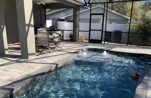 Winter Haven House | Minutes to Legoland. Heated Pool and Private Hot Tub. Relaxation Awaits!
