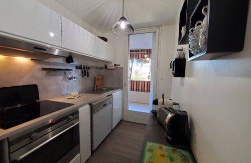 Frejus Plage Apartment | MIOUGRANO T2 55m2 Bright Air-conditioned Beach Swimmingpool Parking