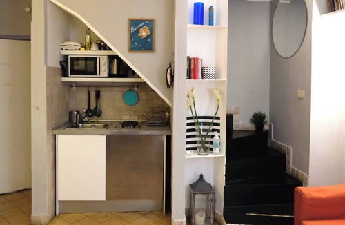 Rione V Ponte Apartment | Miró, small loft on Giulia street
