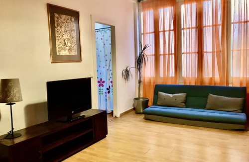 El Clot Apartment | MIRABARNA Meridiana -near Sagrada Familia - Private /Professional Cleaning /WiFi