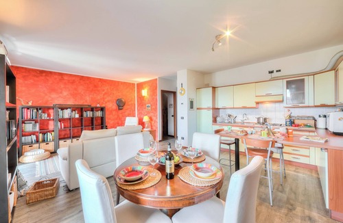 Ispra House | Miralago Lake View & Private Garden, Ispra, Italy