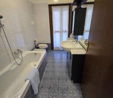 Binasco Apartment | Mirasole Home Casa Vacanze Accogliente a Binasco