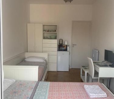 Vernier House | Mirela's Private Room with key, AC, lift & balcony in the center of Nice on the Cote d'Azur