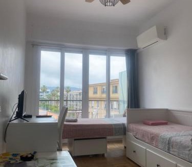 Vernier House | Mirela's Private Room with key, AC, lift & balcony in the center of Nice on the Cote d'Azur