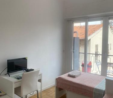 Vernier House | Mirela's Private Room with key, AC, lift & balcony in the center of Nice on the Cote d'Azur