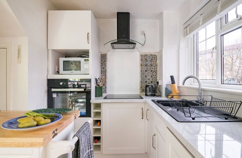 Acton Apartment | Mirrored Reflections