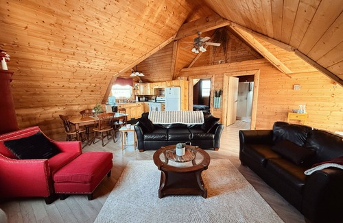 Calgary-Edmonton Corridor Cabin | Mirrored Waters Ranch Cabin