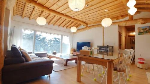 Miryang House | Miryang Todam Hanok