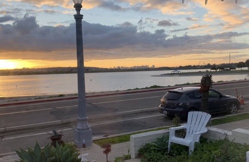 Crown Point Cottage | Mission bay cottage on the water with views of Downtown San Diego