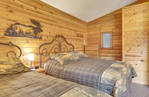 Waumandee Apartment | Mississippi River Basecamp! Studio 24 Mi to Winona