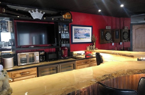 Heart of Missoula Condo | Missoula Red Room Penthouse Suite - DOWNTOWN MISSOULA