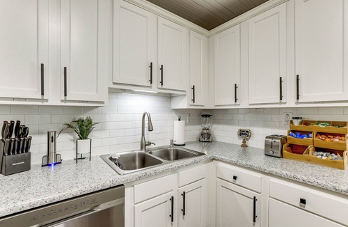 Imperial House | Missouri Wine Country Retreat w/Hot Tub & BBQ