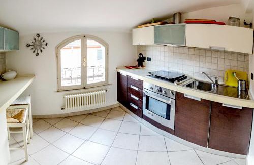 Carrara Apartment | Mistral Holidays - Splendida mansarda open space e finiture di lusso