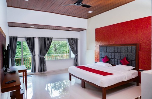 Pallivasal Bed & Breakfast | Misty Bush Munnar - Deluxe Double Room