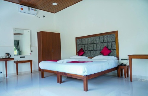 Pallivasal Bed & Breakfast | Misty Bush Munnar - Deluxe Double Room