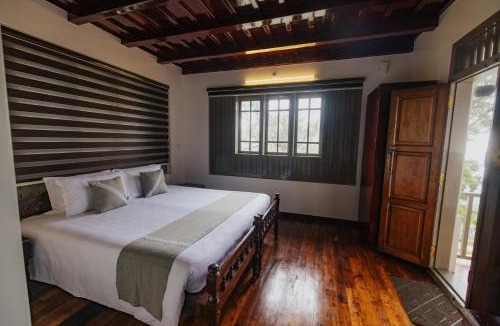 Chinnakanal Resort | Misty Courtyard Resort