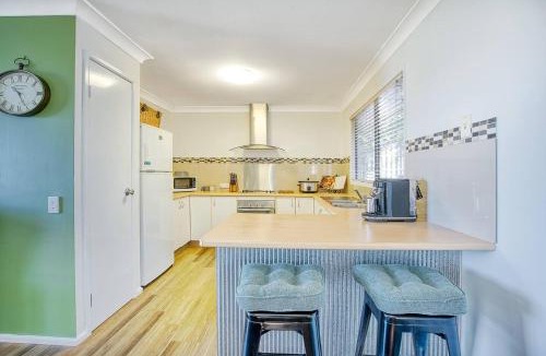 Lower Beechmont House | Misty Mountain View - A Tree-lined Tropical Oasis