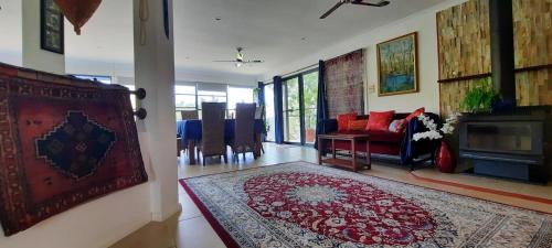 Macksville Villa | Misty River