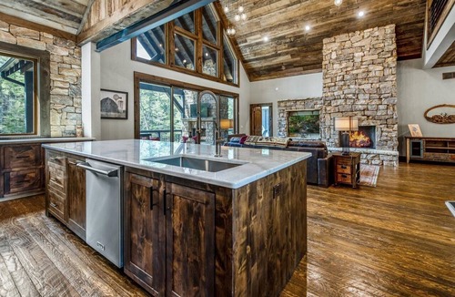 Morganton House | Misty Trail Lakehouse - Morganton, GA