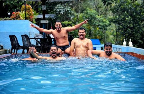 Chithirapuram Hotel | Misty valley Private Pool Villa Munnar