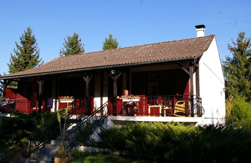 Thury House | mit Garten, Grill und Terrasse by Interhome