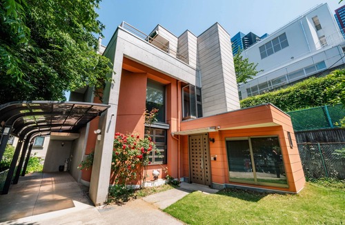 Mita House | Mita Hillside Villa - 4Br, 3.5Ba - MidCentury Modern Luxe