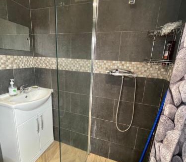 Pollards Hill Apartment | Mitcham Let 11
