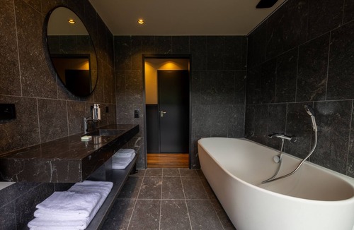 Voglans Hotel | Miura