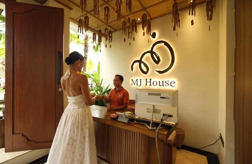 Melayang Hotel | MJ House