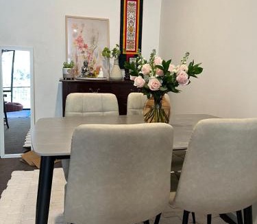 Queenstown Apartment | MKM Double Room - Shared Apartment with Host Couple