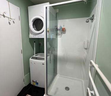 Queenstown Apartment | MKM Double Room - Shared Apartment with Host Couple