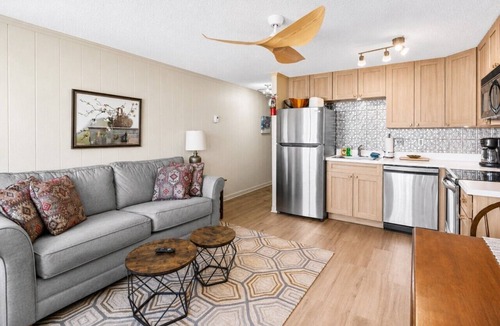 Edray Apartment | ML210 Sweet View Central Location WiFi Parking