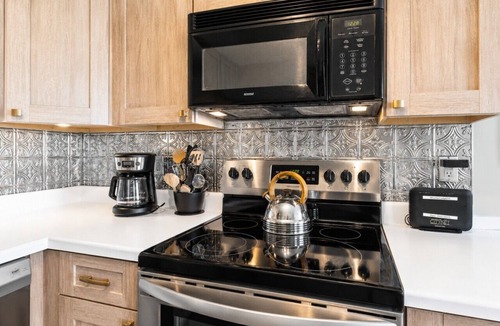 Edray Apartment | ML210 Sweet View Central Location WiFi Parking