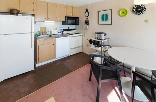 Edray Apartment | ML315 Budget-Friendly Next To Slopes No Frills AFFORDABLE!