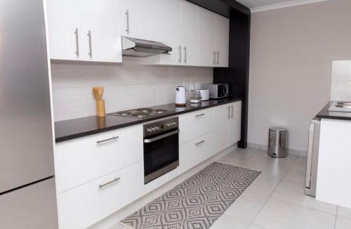 Burgundy Estate House | MLMK Property 17